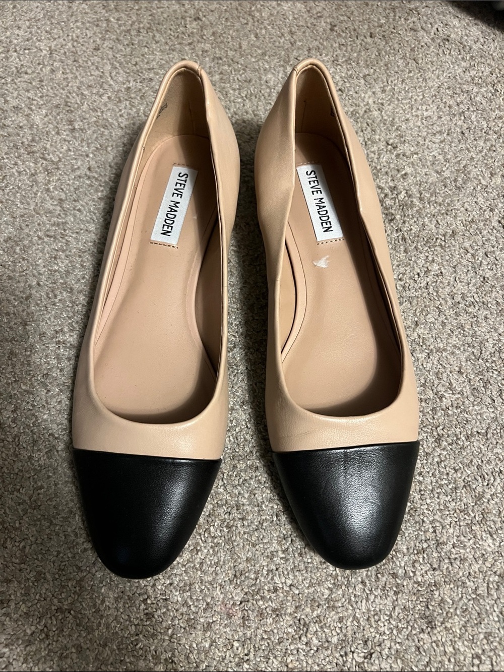 Steve Madden Beige and Black Cap-Toe Ballet Low Pumps